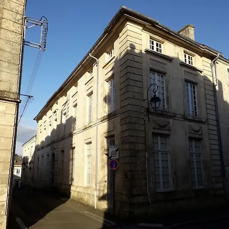 Tres Bel Dans Un Ancien Particulier Centre Фонтене-ле-Комт