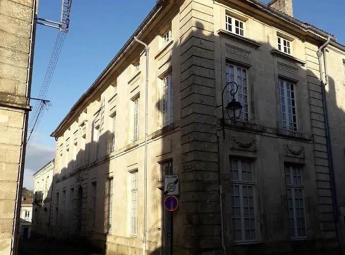 Tres Bel Dans Un Ancien Particulier Centre Fontenay-le-Comte